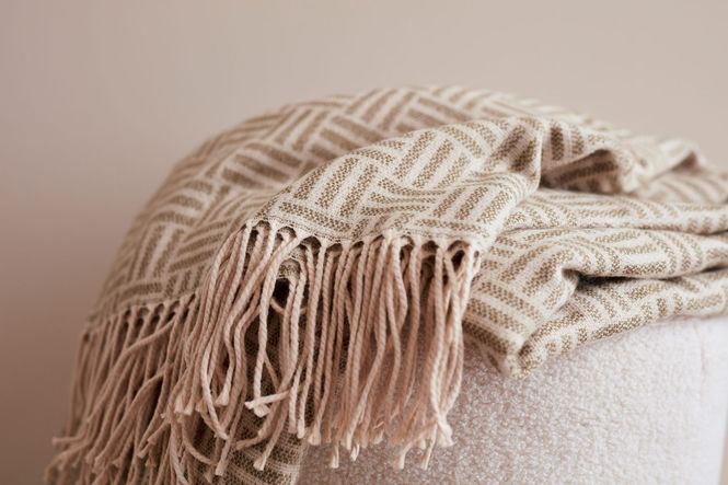 Hovedbilde Lenox Jacquard-vevd pledd, beige fra Vinga of ...