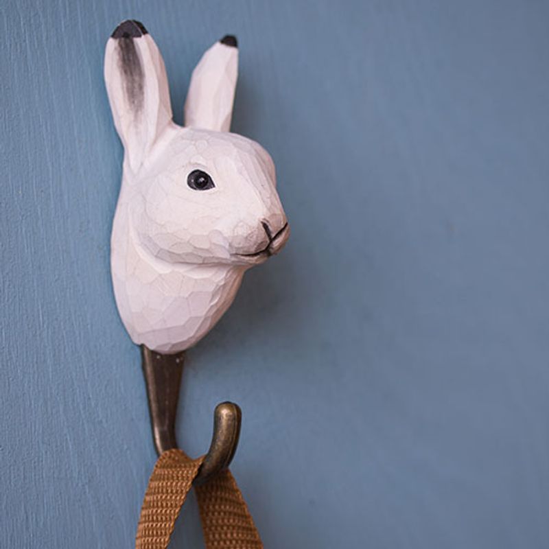Håndskåret Krok – Polar hare Wildlife Garden