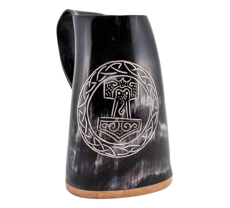 Mjødkrus håndlaget av ekte horn! Motiv Thors hammer