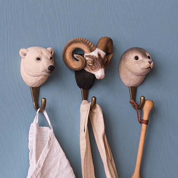 Hovedbilde Håndskåret Krok – Isbjørn Wildlife Garden